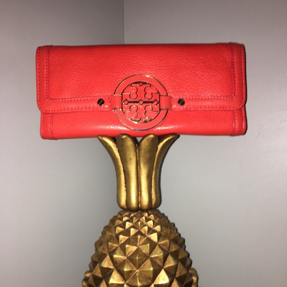 TORY BURCH Handbags - TORY BURCH LEATHER WALLET YOU ARE GOING TO LOVE